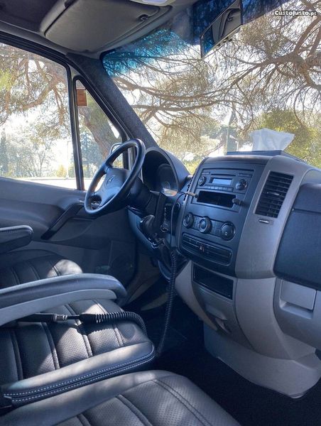 Mercedes-Benz 210 Van • 2010 • 250,000 km 5