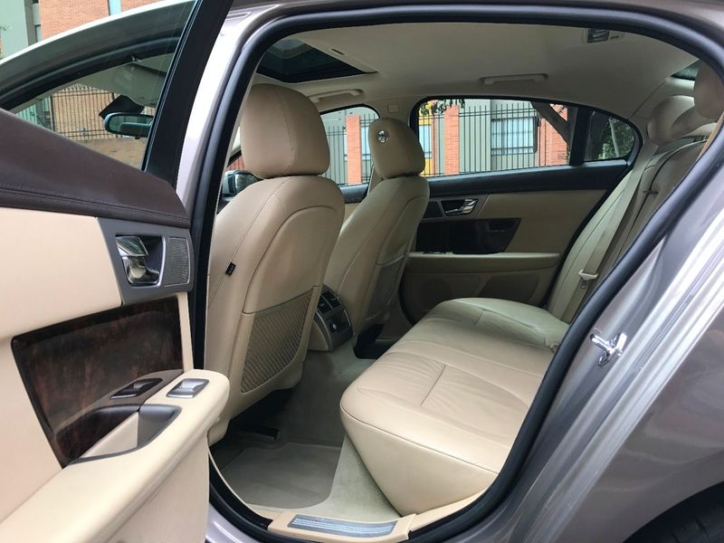 Jaguar XF • 2011 • 130,000 km 8