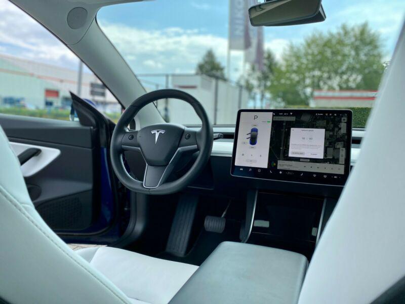Tesla Model 3 • 2020 • 1 km 3