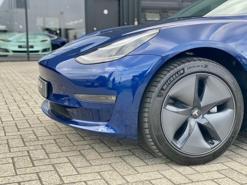 Tesla Model 3 • 2020 • 1 km 7