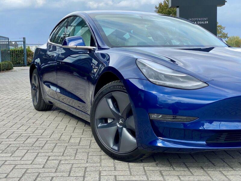 Tesla Model 3 • 2020 • 1 km 4