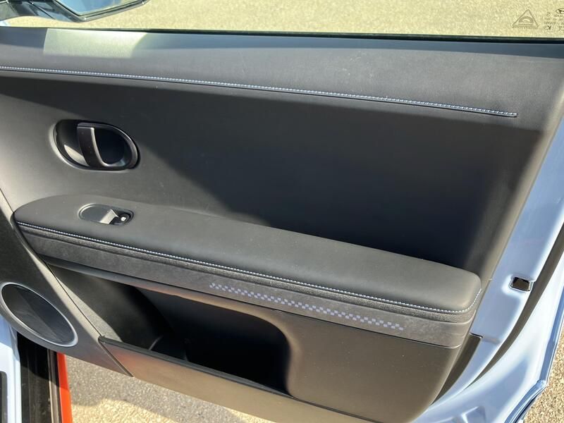 Hyundai Ioniq Electric • 2024 • 20,256 km 23