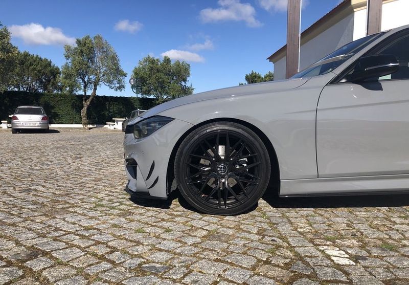 BMW 328i • 2015 • 196,000 km 2