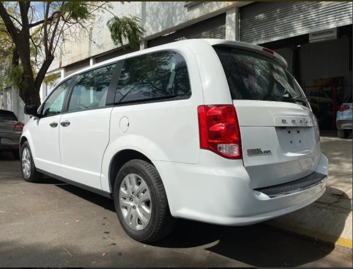 Dodge Caravan • 2019 • 95,000 km 3