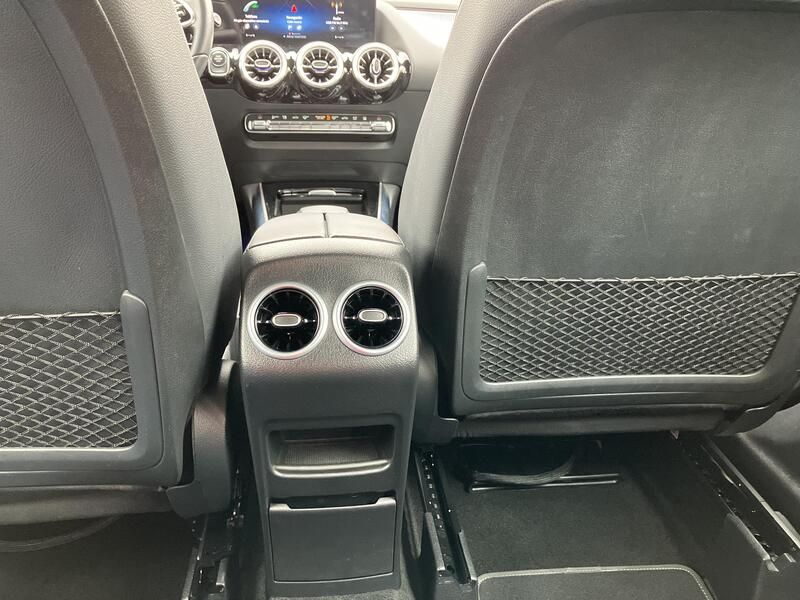 Mercedes-Benz GLA • 2022 • 12,076 km 15