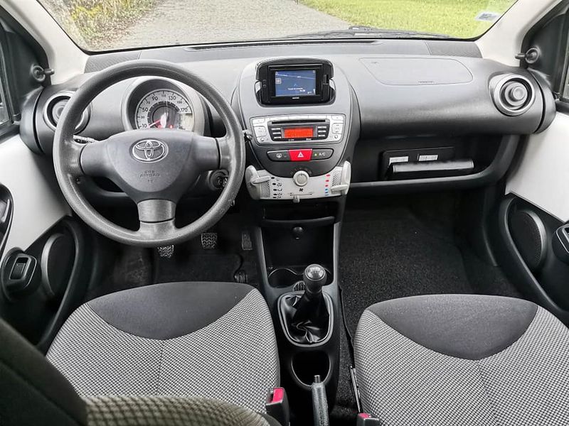 Toyota Auris • 2014 • 123,000 km 3