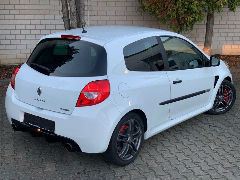 Renault Clio • 2012 • 29,000 km 4