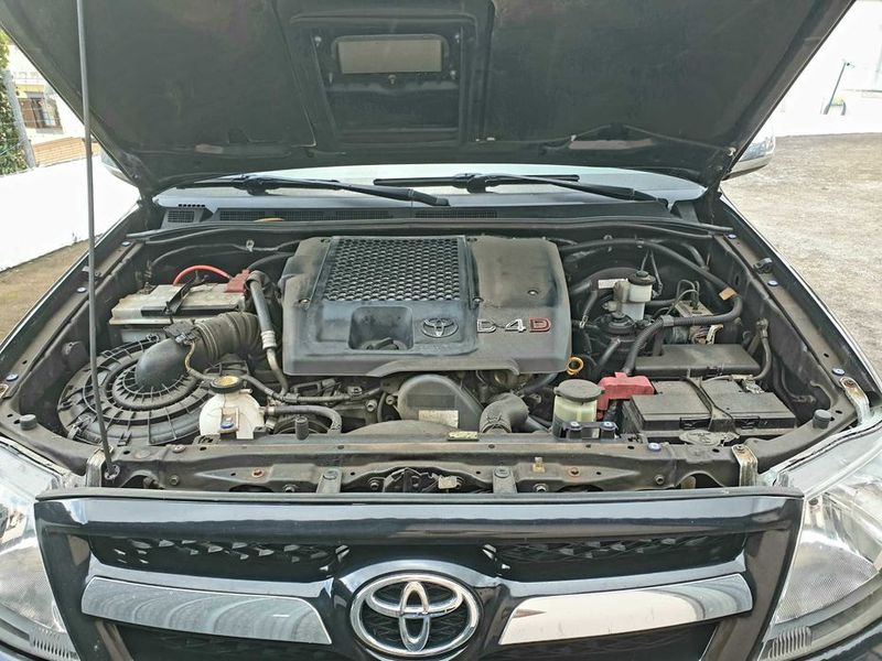 Toyota Hilux • 2008 • 205,000 km 7