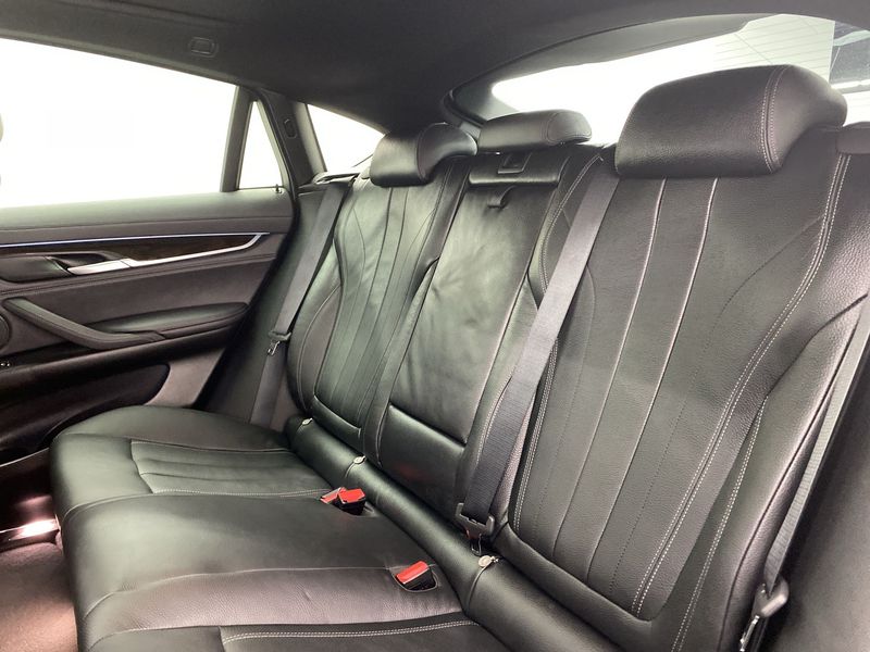 BMW X6 • 2018 • 25,512 km 4