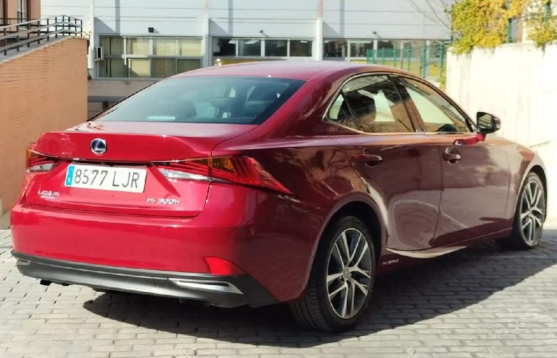 Lexus IS • 2020 • 89,000 km 4