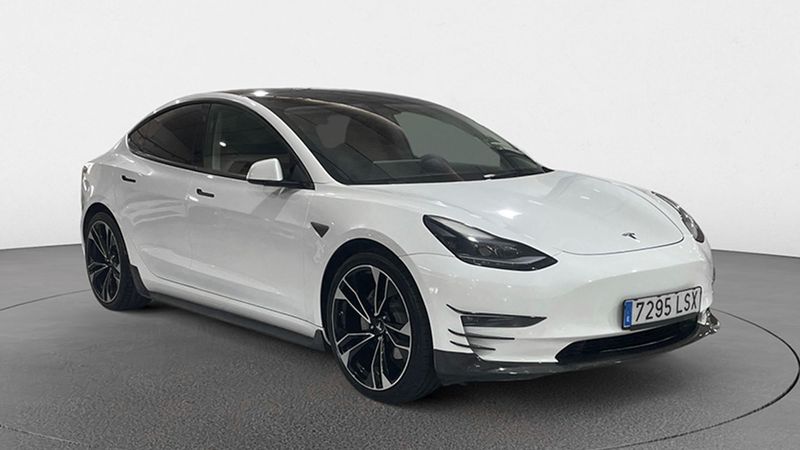 Tesla Model 3 • 2021 • 44,978 km 5