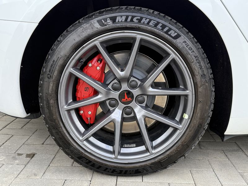 Tesla Model 3 • 2023 • 40,000 km 9