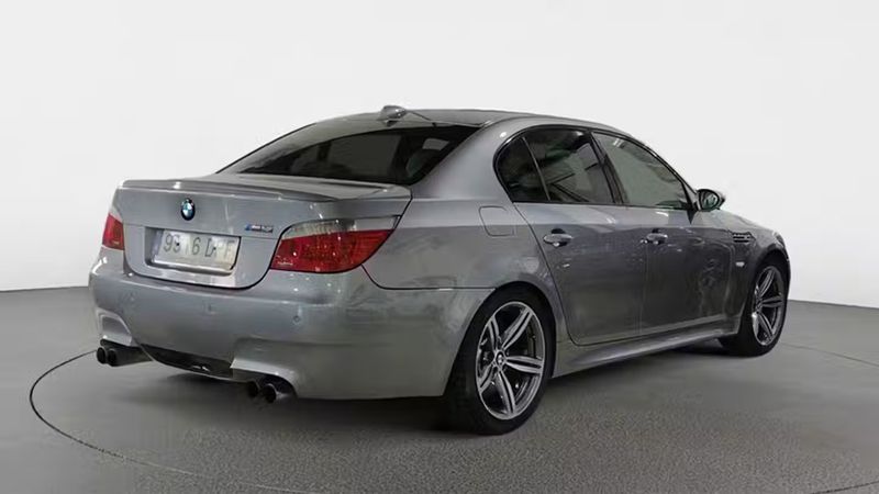 BMW M5 • 2005 • 128,123 km 4