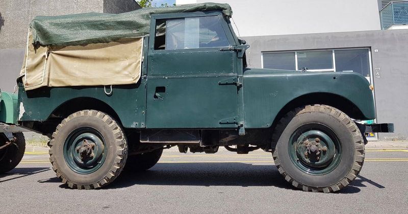 Land Rover LR2 • 1955 • 99,999 km 2