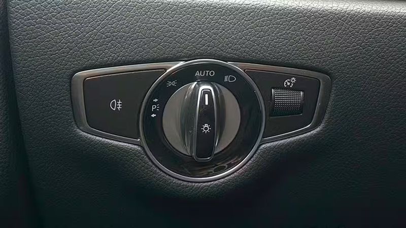 Mercedes-Benz E • 2020 • 115,784 km 29