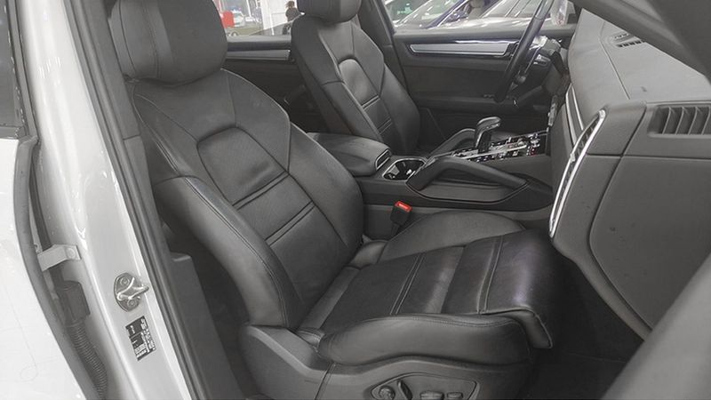 Porsche Cayenne • 2023 • 74,513 km 4