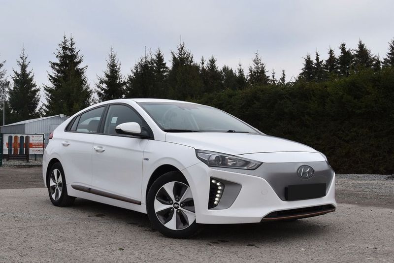 Hyundai Ioniq Electric • 2017 • 70,000 km 1