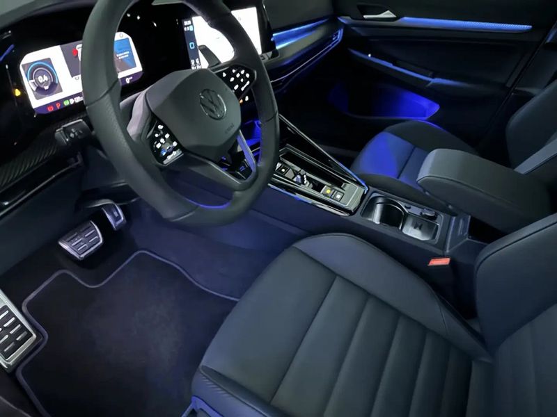 Volkswagen Golf • 2024 • 8,900 km 12