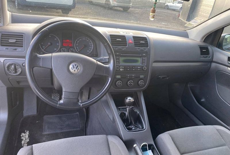 Volkswagen Golf • 2004 • 182,000 km 4