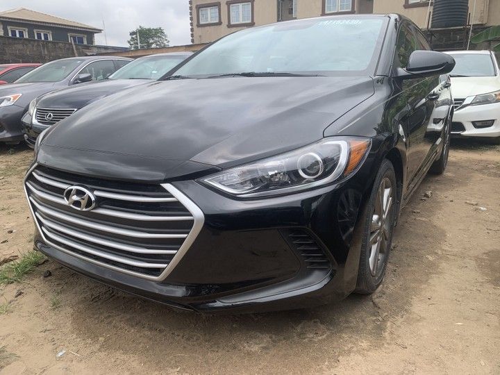 Hyundai Elantra • 2015 • 21 km 4