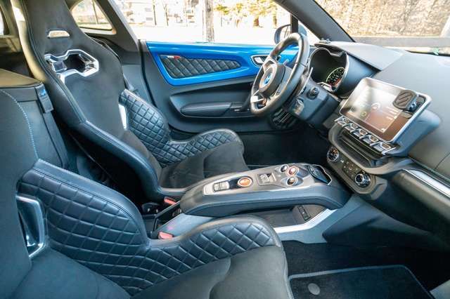 Renault Mégane • 2018 • 32,000 km 24