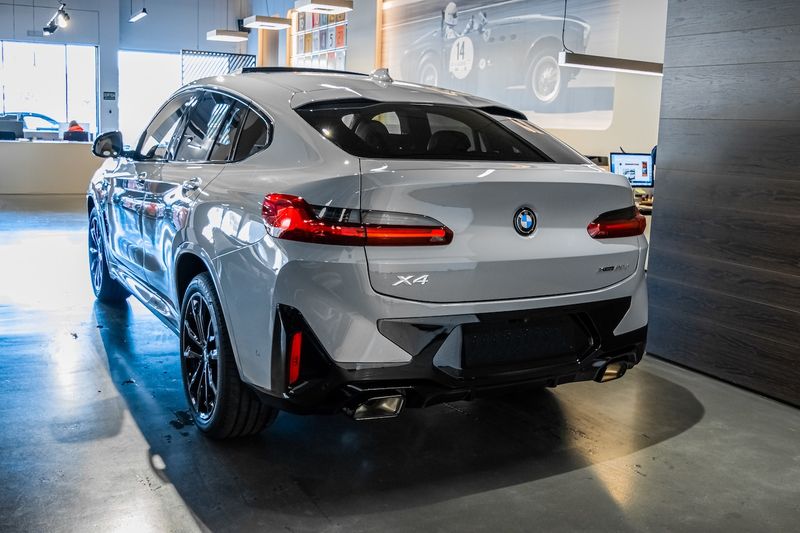 BMW X4 • 2024 • 4,100 km 5