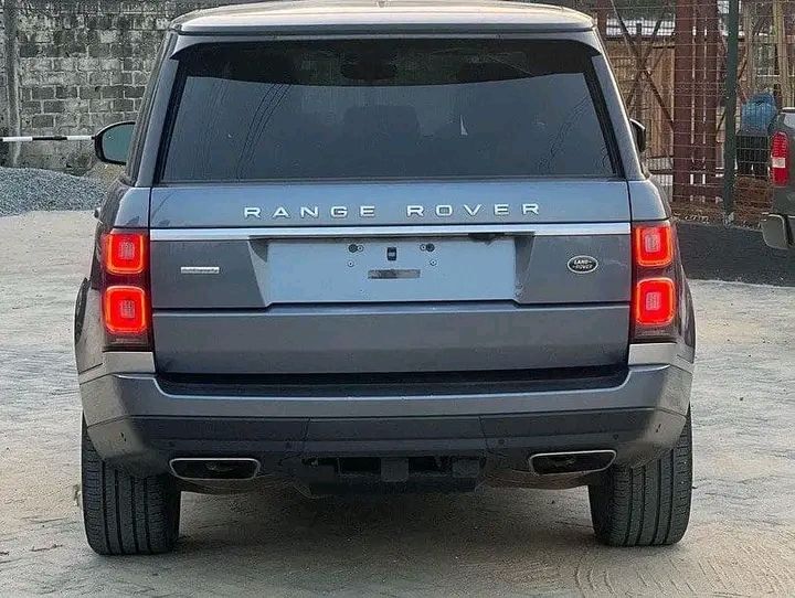 Land Rover Range Rover • 2018 • 25,000 km 2