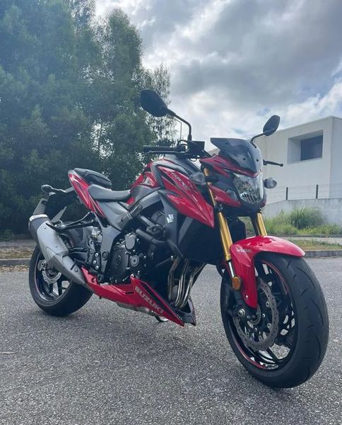 Suzuki gsx 250r • 2017 • 8,000 km 1
