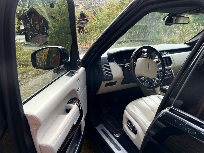 Land Rover Range Rover • 2014 • 148,000 km 6