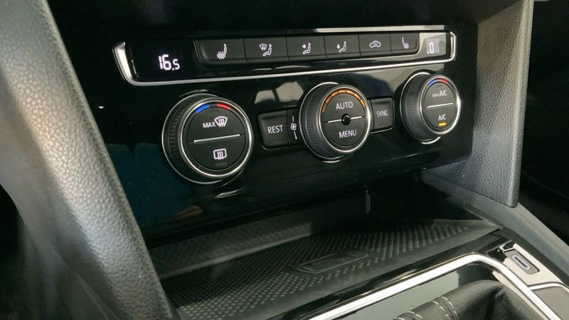 Volkswagen Passat • 2020 • 41,959 km 14