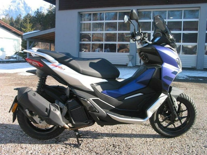 Aprilia sr motard 125 • 2014 • 1,200 km 2