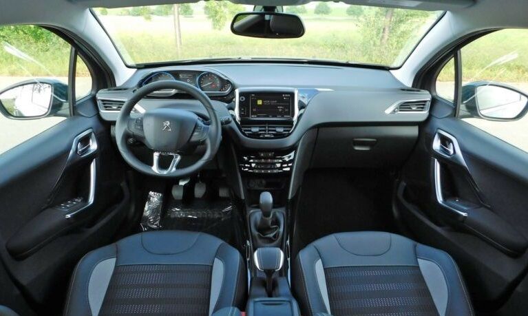 Peugeot 2008 • 2018 • 67,500 km 10