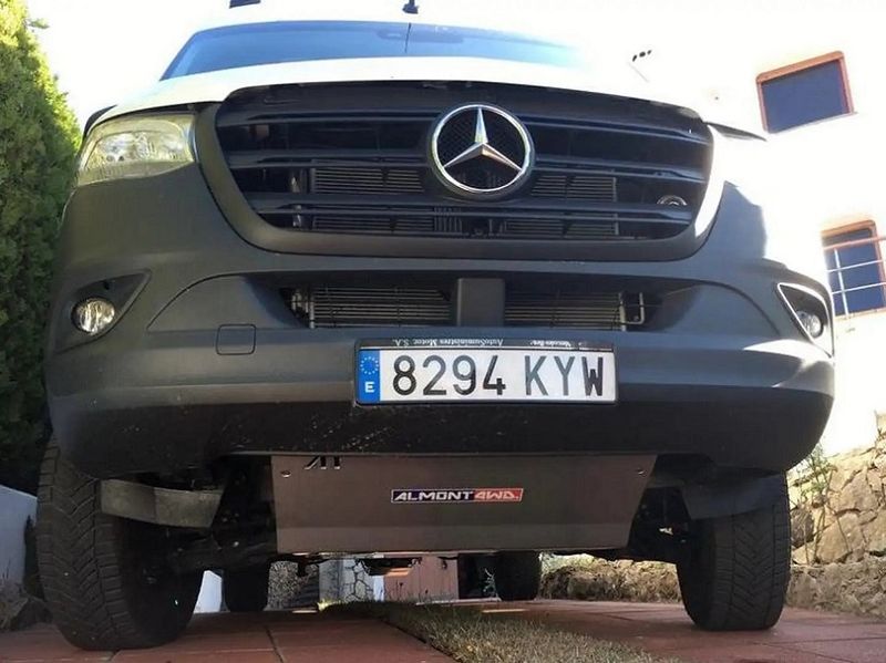 Mercedes-Benz 100 D • 2019 • 124,000 km 1
