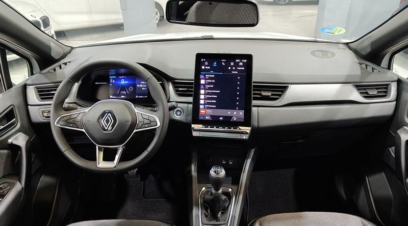 Renault Captur • 2024 • 2,143 km 2