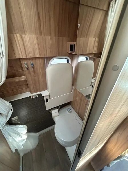 Mercedes-Benz 100 D • 2019 • 124,000 km 8