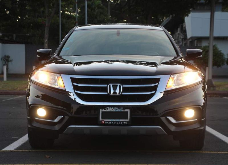 Honda Crosstour • 2014 • 123,456 km 10