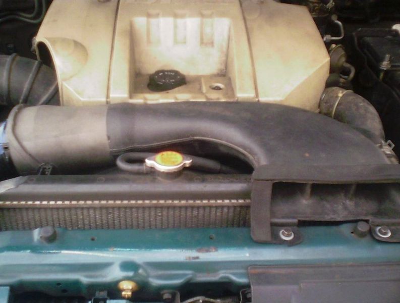 Mitsubishi Pajero • 2000 • 180,000 km 3