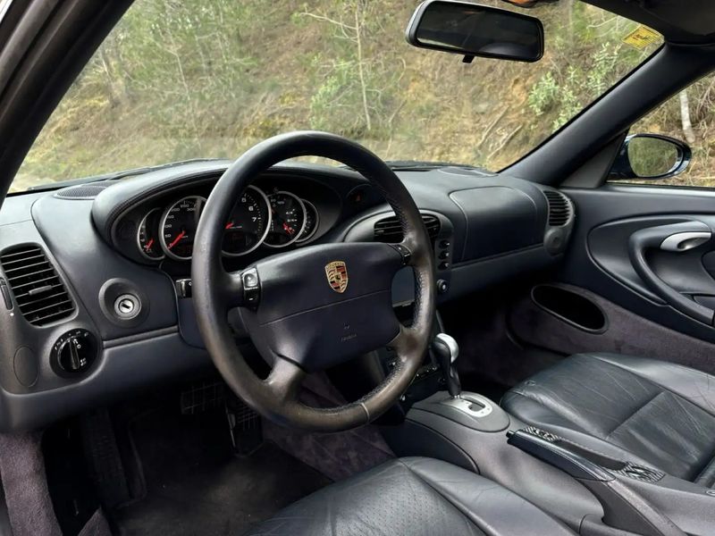 Porsche 911 • 1998 • 240,000 km 4