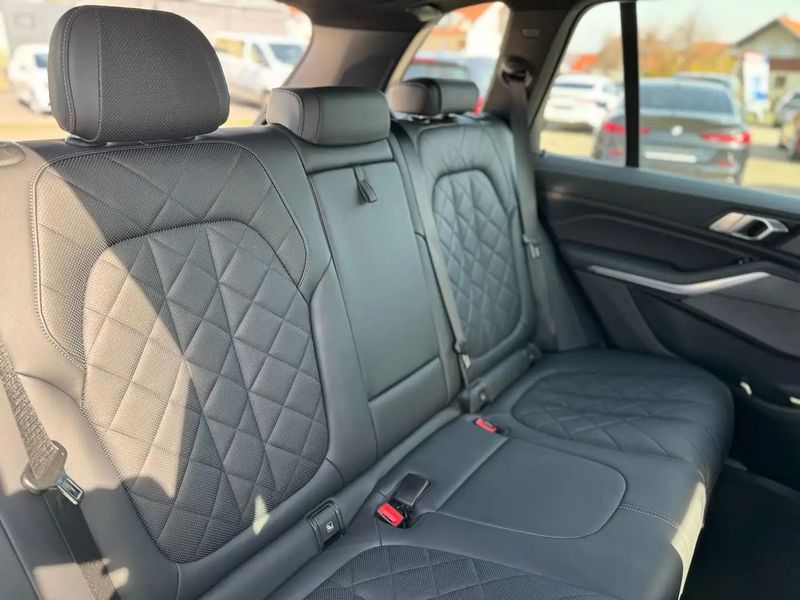 BMW X5 • 2022 • 29,990 km 3