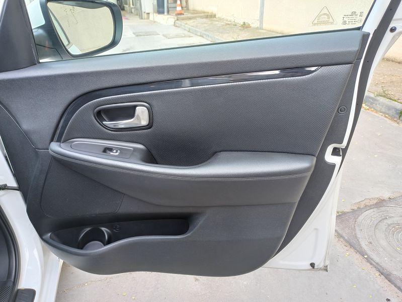 Kia Carens • 2014 • 210,000 km 4
