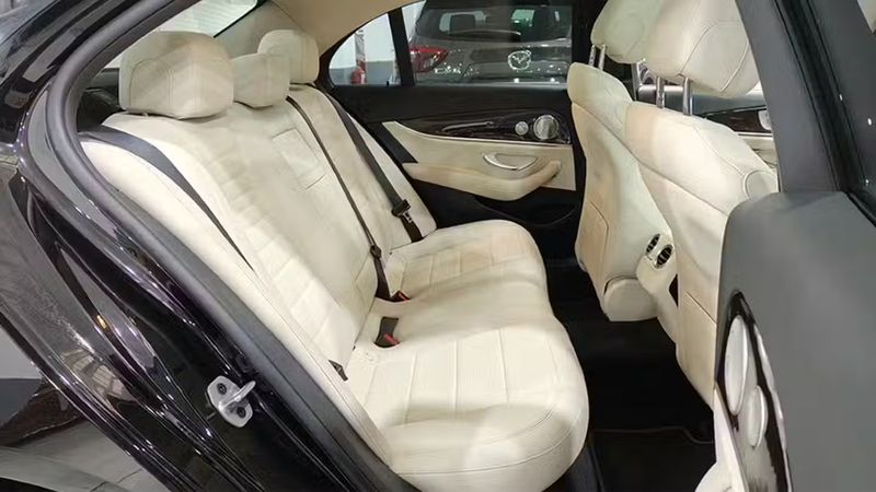 Mercedes-Benz E-Class • 2021 • 57,135 km 5