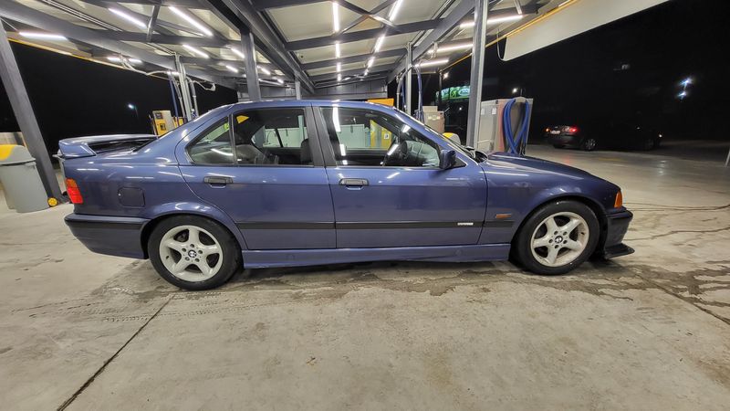 BMW 3 Series • 1994 • 300,200 km 10