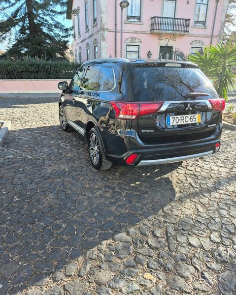 Mitsubishi Outlander • 2016 • 164,000 km 4