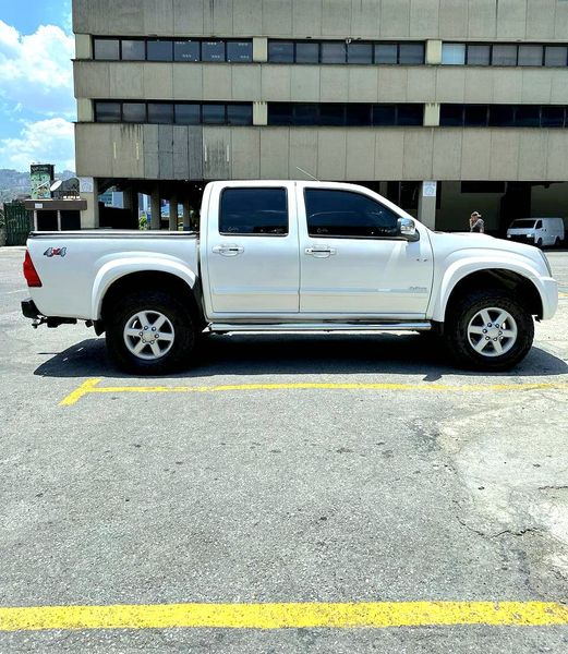 Chevrolet Luv • 2012 • 188,000 km 7
