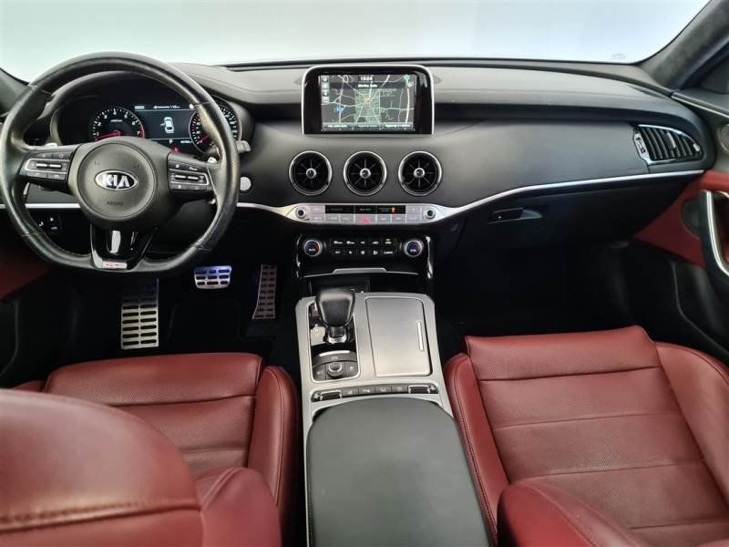 Kia Stinger • 2018 • 45,555 km 3