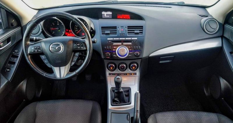 Mazda 3 • 2009 • 172,500 km 3