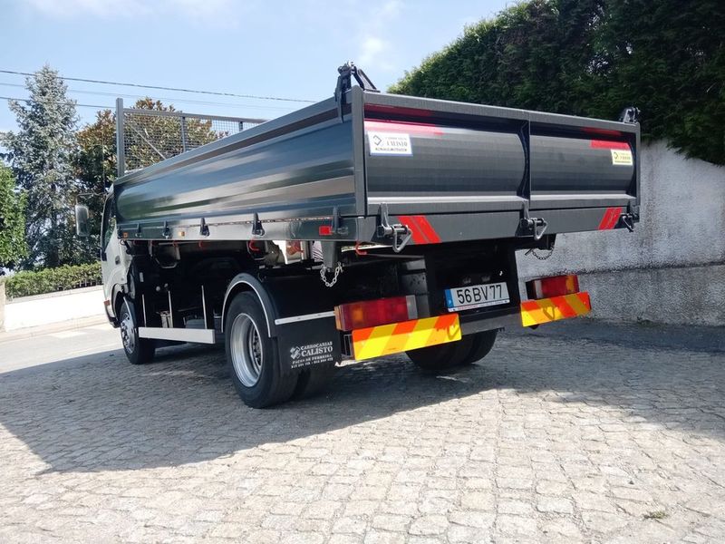 Toyota Dyna • 2007 • 60,000 km 3