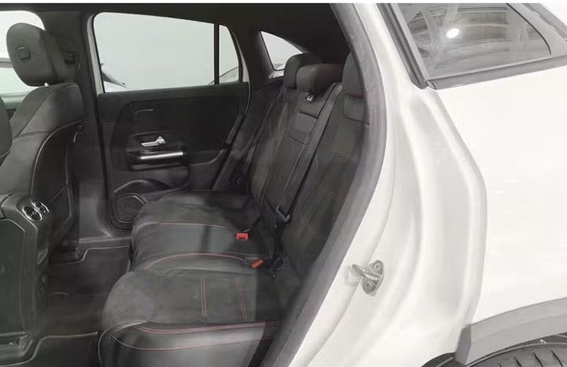 Mercedes-Benz A • 2022 • 61,519 km 10