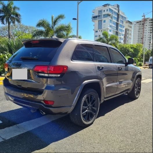 Jeep Grand Cherokee • 2018 • 88,700 km 3