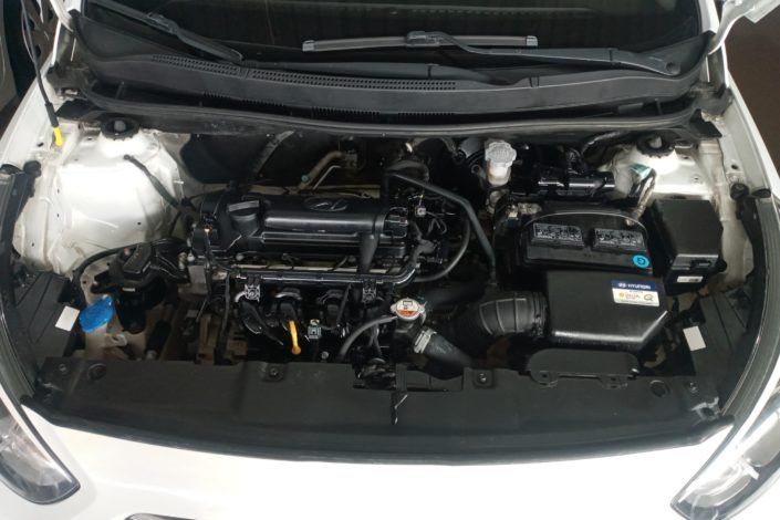 Hyundai Accent • 2016 • 50,000 km 3